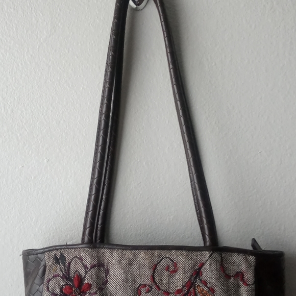 Beuno Handbag - Picture 3 of 6